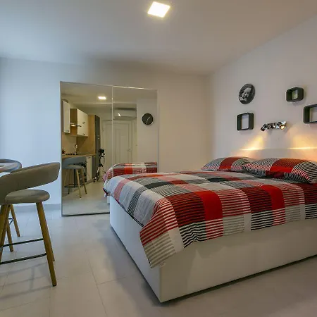 Apartment Studio-apartment 100 Meter Zum *