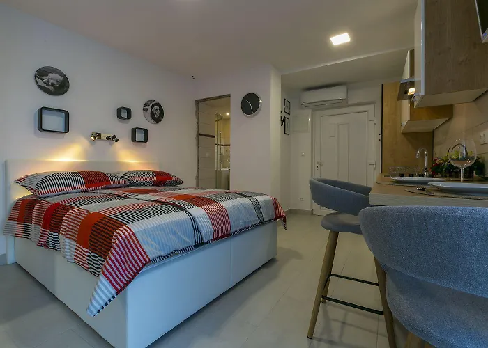 Studio-apartment 100 Meter Zum *