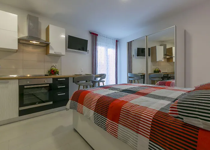 Studio-apartment 100 Meter Zum *