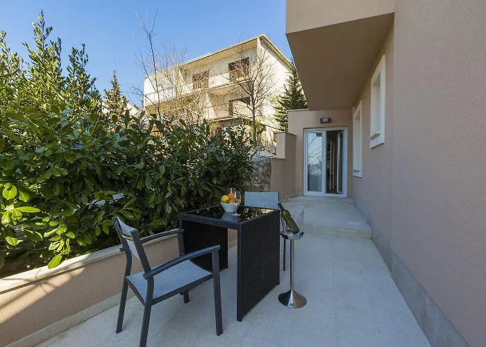 Studio-apartment 100 Meter Zum